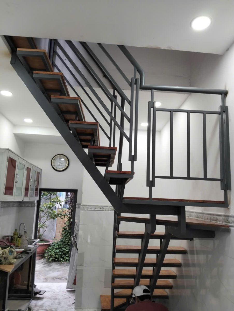 Mẫu cầu thang sắt mặt gỗ