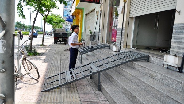 chuyên dốc sắt xe hơi vào nhà