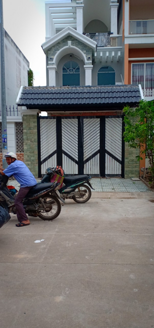 cổng sắt Gò Vấp