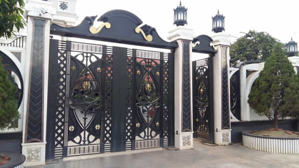 cửa sắt biệt thự Sài Gòn