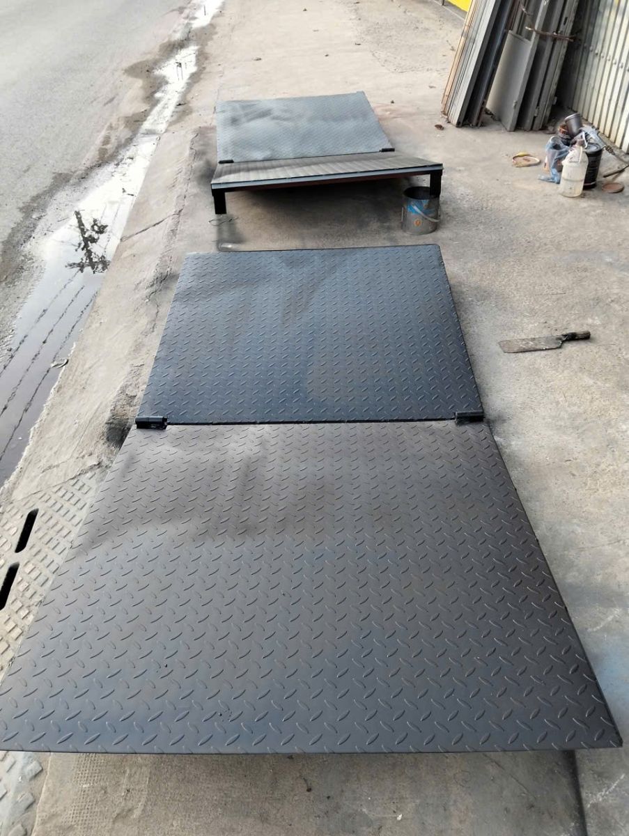 dịch vụ làm cầu sắt xe ô tô vào nhà.jpg