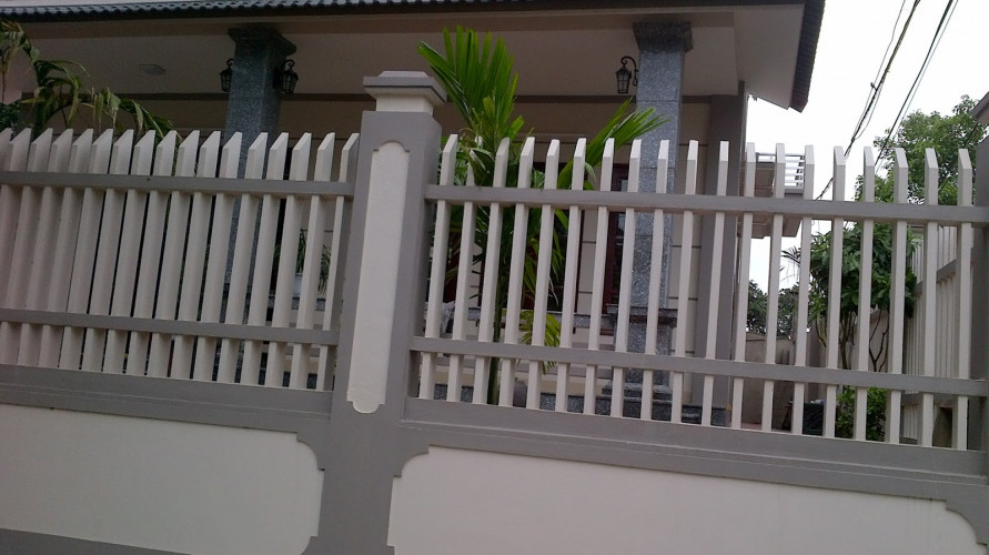 hàng rào sắt huyện Hóc Môn