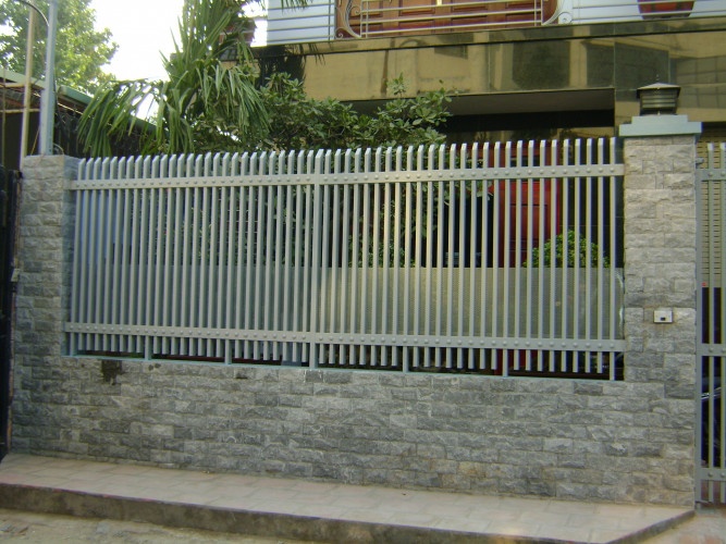 hàng rào sắt huyện Hóc Môn