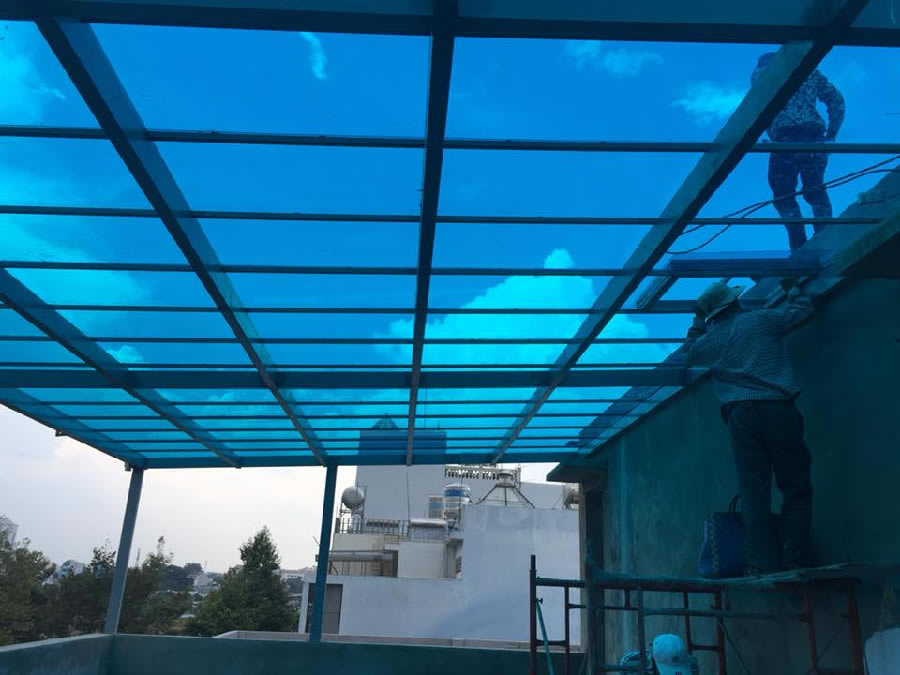làm tấm lợp nhựa poly sân thượng