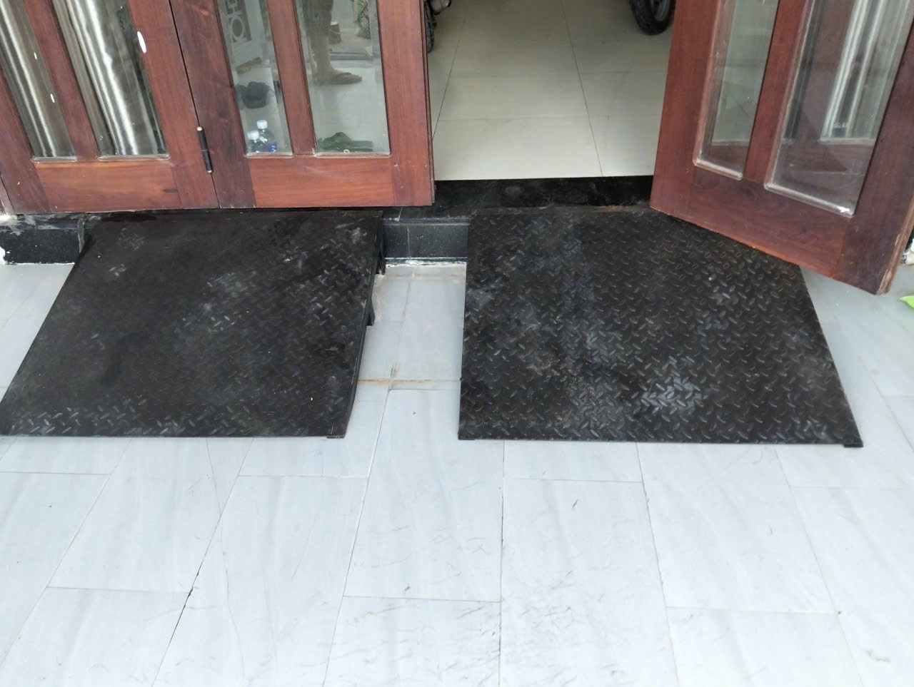 làm dốc sắt xe hơi vào nhà