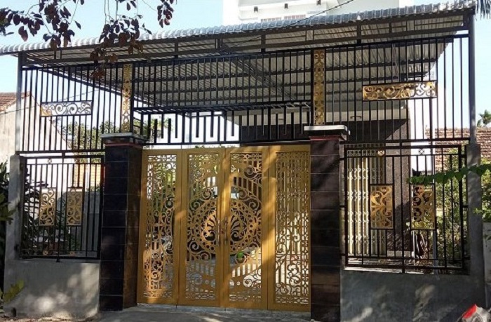 làm khung sắt bảo vệ trước nhà