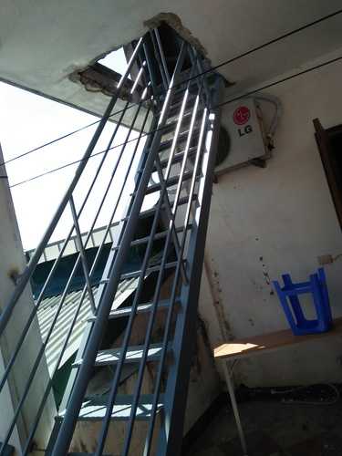 làm cầu thang lan can giá rẻ quận Tân Phú
