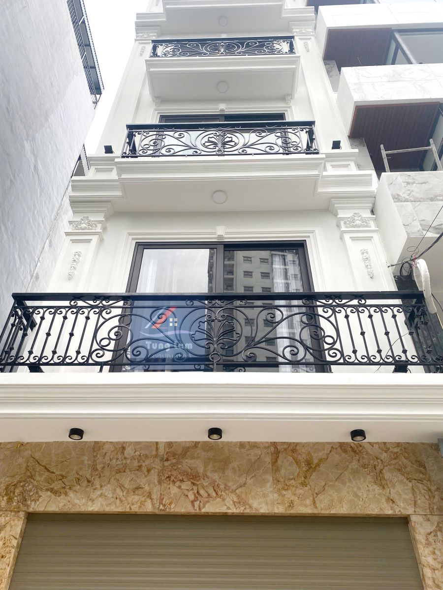 lan can ban công nhà phố